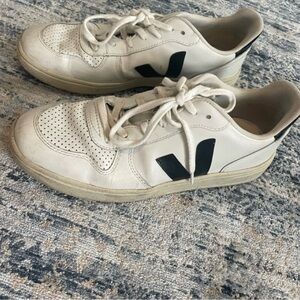 Vejas sneakers- size 10 US MEN, 43 EUR,